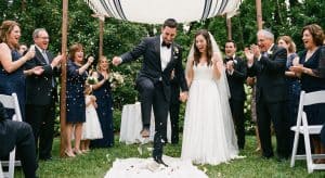 שבירת כוס חתונה: המדריך המלא לרגע המכונן בחופה